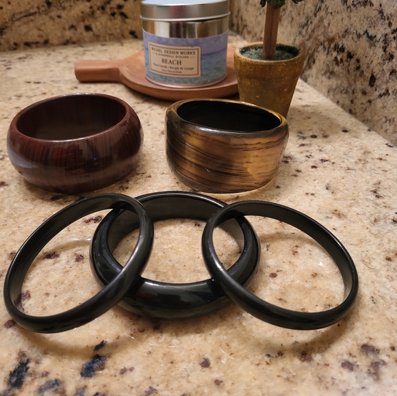 Vintage bangle bracelets - Picture 1 of 6